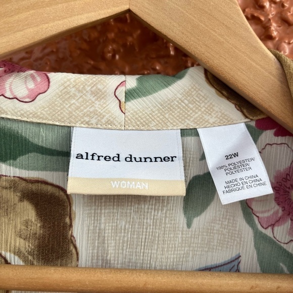 Alfred Dunner Floral Button Down, Size 22W Long Sleeve - Picture 3 of 6